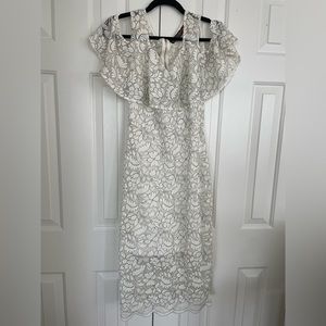 GORGEOUS cold shoulder Lacey floral midi length dress. US 6